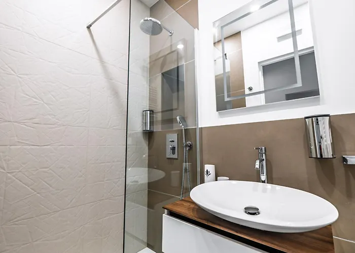 Stylish 1br, 2bath Castel Sant'angelo 6a *